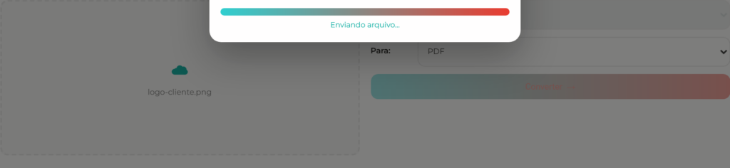 Ferramenta de conversão de arquivos processando um arquivo enviado, com o formato PDF selecionado como destino